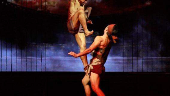 ตั๋วเข้าชมการแสดงมวยไทยที่ประตูท่าแพ เชียงใหม่ ประเทศไทย|ศิลปะการต่อสู้ประจำชาติไทย เป็นที่รู้จักในด้านความแข็งแกร่งและความว่องไว เป็นกีฬาต่อสู้ในสังเวียนของไทย