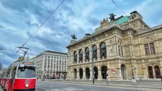 ออสเตรีย เวียนนา โรงอุปรากรแห่งรัฐ [ตั๋วเข้าทัวร์พร้อมไกด์ 45 นาที | จองตั๋วเข้า | จองล่วงหน้า]
