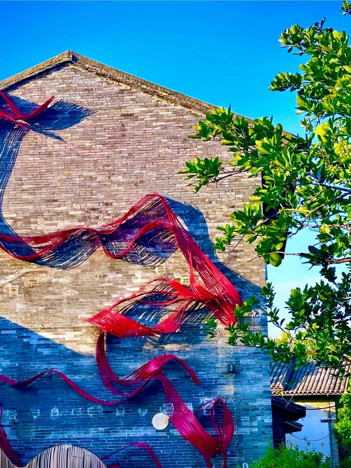 Guangxi Yulin Darong Mountain + Nine Waterfall Valley + Lotus Waterfall + Strange Building 1-day Tour with English Service