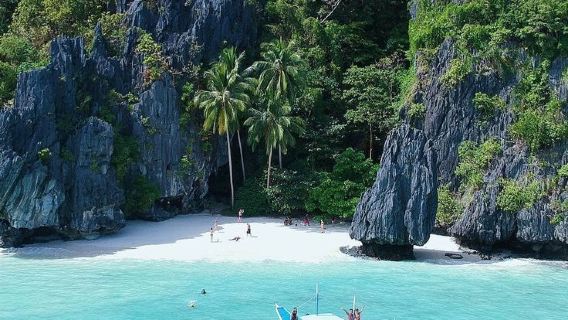 El Nido Tour B Island Hopping 1-day tour: Entalula Island + Snake Island + Cathedral Cave
