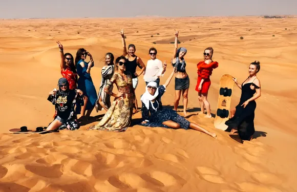 阿布扎比：沙漠探險之旅，含市區/住宅及酒店接送、晚餐、現場表演及滑沙活動