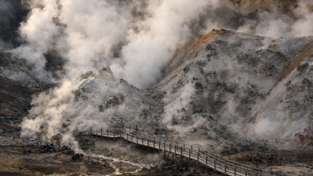 Hokkaido: Excursión de un día al paraíso nevado de Noboribetsu, lago Toya y el valle del infierno con guía en chino e inglés