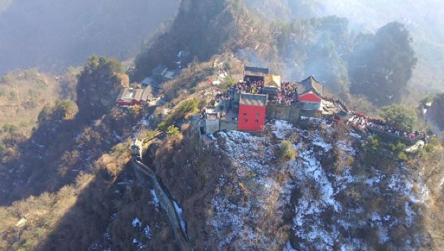 Wudang Mountain / Guided Walk / Nanyan Palace / Jin ding / Tai zi po
