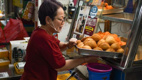 Singapore: Local Hawker Food Tour with 9 tastings