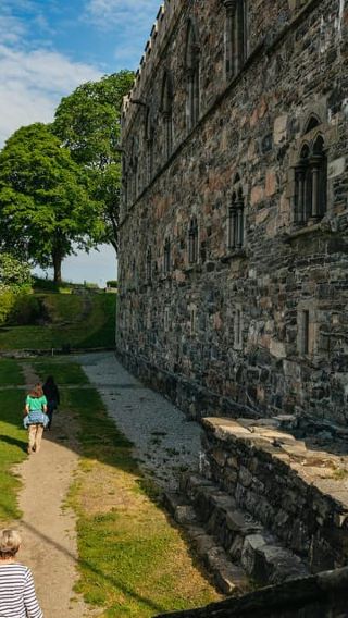 Bergen: Past & Present Small Group Guided Walking Tour
