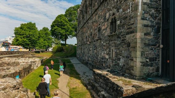 Bergen: Past & Present Small Group Guided Walking Tour