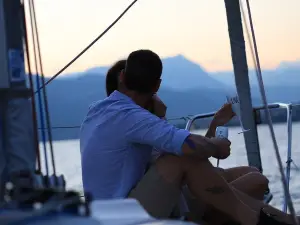 Love, Sail & Taste: Romantic sunset experience on Lake Como
