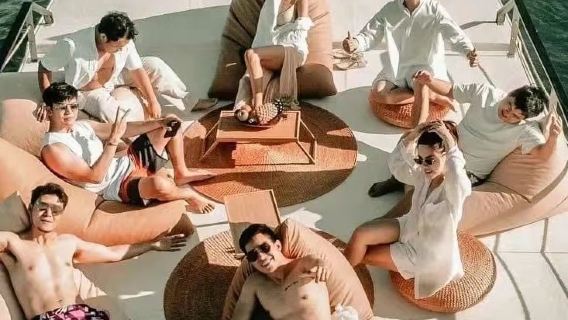 パタヤモアナチャーターボートで海へ出かける【海上レストランでのプライベートパーティー+フード食べ放題+各種アクティビティ+半日・1日ツアー】