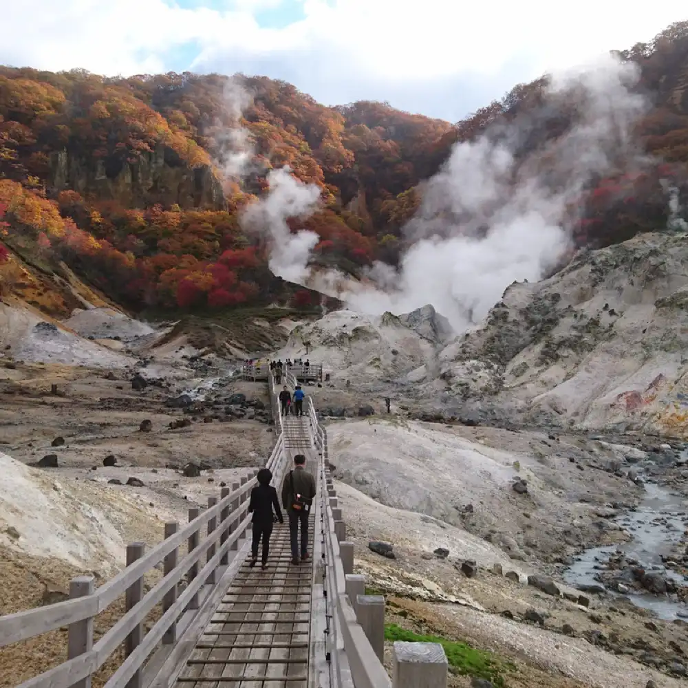 Hokkaido Lake Tōya and Noboribetsu Jigokudani Valley 1-day tour