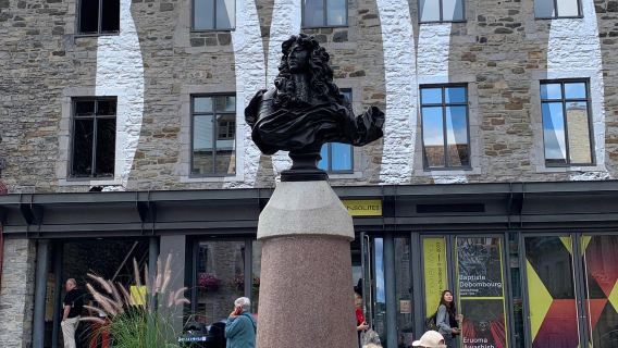 one-day tour of Petit Champlain Street, Place Royale and Plains of Abraham in Quebec City, Canada with English service