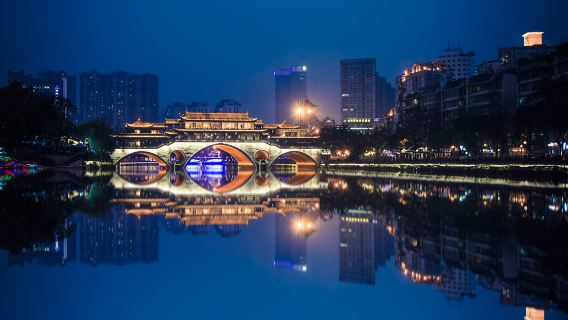 พิพิธภัณฑ์เฉิงตู + ถนนชุนซี + IFS + ไท่กู๋หลี่ + ล่องเรือกลางคืนจินเจียง ทัวร์ส่วนตัวหนึ่งวัน