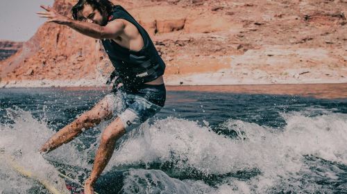 Dubai Attraction: Wake Boarding Dubai Day Tours 1