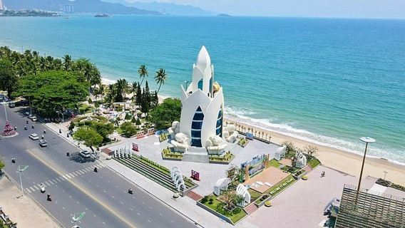 private group tour Nha Trang Cathedral + Cham Towers + Chong Yu Cape + Institute of Oceanography Half Day