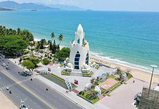 Private Half-Day Tour: Mountain Church + Po Nagar Cham Towers + Hon Chong + Institute of Oceanography in Nha Trang