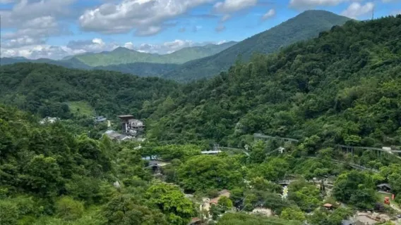 Perjalanan satu hari ke Kuil Guo'en Yunfu, Danau Longtan, Kampung Halaman Liusu, dan Gunung Tianlu - Layanan tersedia dalam bahasa Inggris dan Mandarin