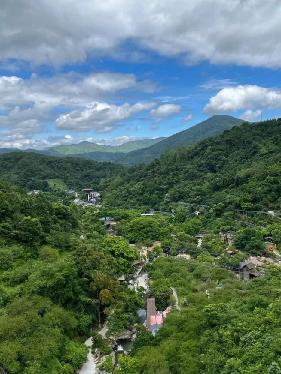 雲浮国恩寺+龍潭湖+六祖故里+天露山ワンデーツアー-英語サービス可