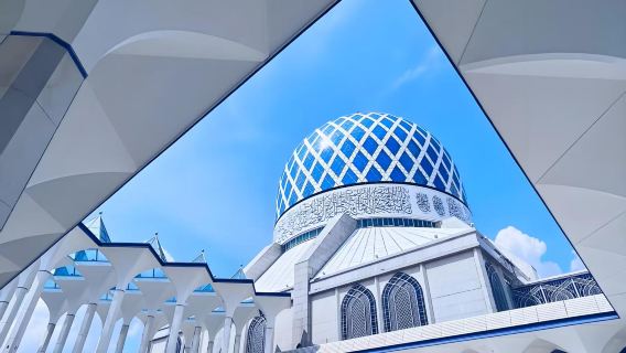 однодневный тур экскурсия по Куала-Лумпуру + Пещеры Бату + Голубая мечеть (индивидуальная, небольшая группа)