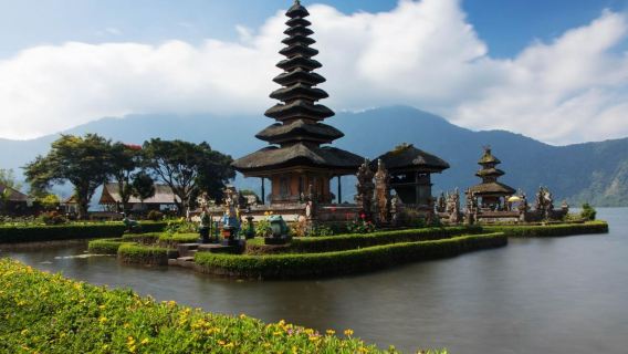 Soulful Bali Journey: Lovina Waters to Temple Wonders