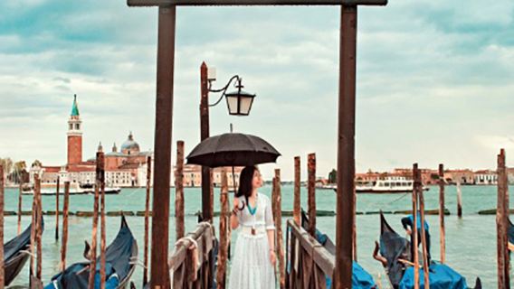 イタリア・ヴェネツィアでの旅行写真【イタリア・ヴェネツィアのブラーノ島(色彩の島)でのフォトグラファーによるウェディングフォト、個人ポートレート、旅行写真、同行撮影】