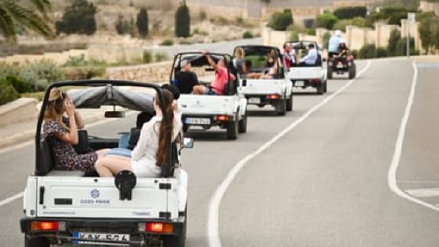 Insel Gozo: Gemeinsame Jeeptour bei Sonnenuntergang & Comino-Besuch