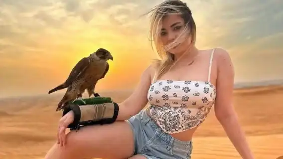 杜拜傍晚沙漠探險含燒烤晚餐、衝沙+現場表演