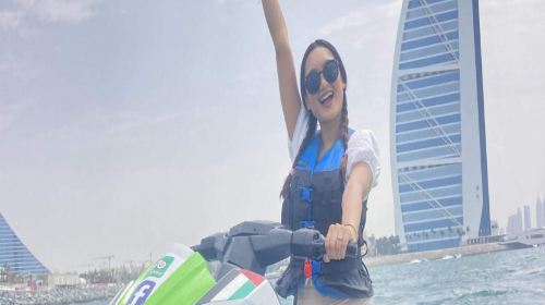 Dubai Burj Al Arab water scooter experience (includes media service and snacks) 10741, maximum 2 people per scooter Transport Passes 4