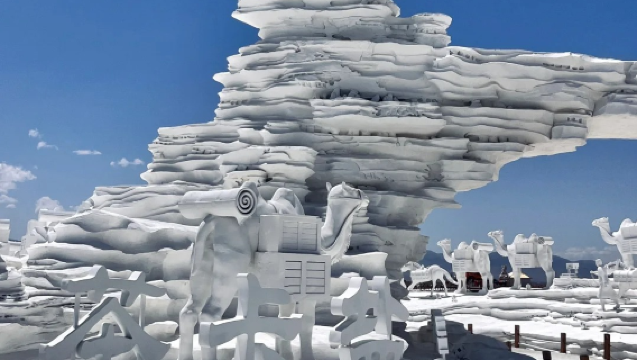 Private home pickup tour: Chaka Salt Lake + Qinghai Lake + Riyue Mountains (Sun and Moon Mountains) 1-day tour with flexible timing