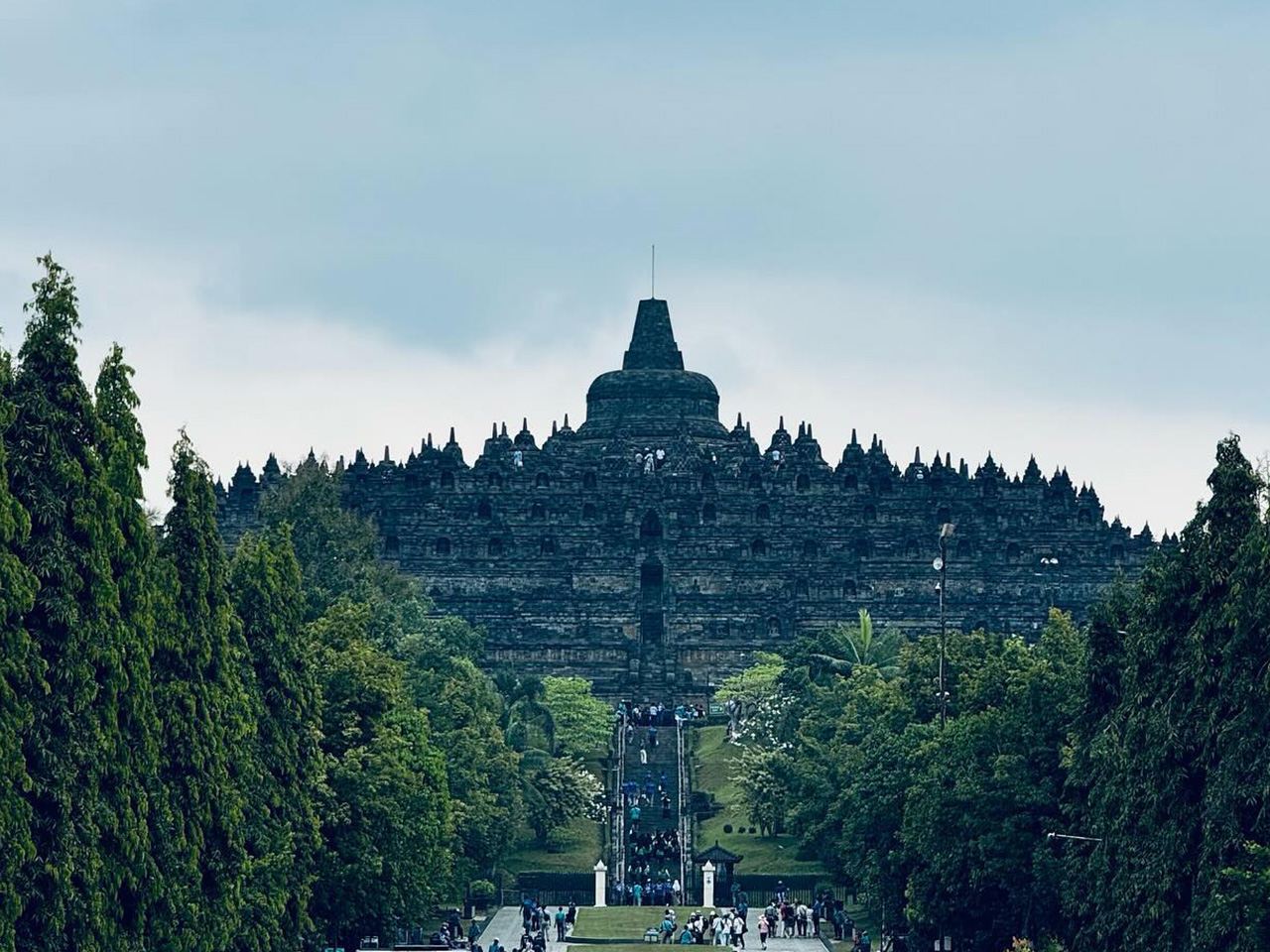 ทัวร์เหมารถส่วนตัวในยอกยาการ์ตา อินโดนีเซีย โบโรบูดูร์/ปรัมบานัน/หาดทิมัง/ทัวร์เหมารถในเมือง
