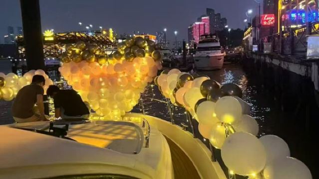 【廣州遊艇生日求婚特惠佈置】廣州72英尺豪華遊艇包船+生日求婚佈置～特惠款～預算有限就選這款