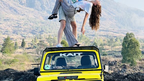 Tour in jeep all'alba sul Monte Batur con sorgente termale e transfer in hotel opzionali