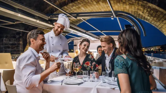 [Prague] Trải nghiệm du thuyền ngắm cảnh ăn tối trên thuyền kính mui trần + [tour ghép]