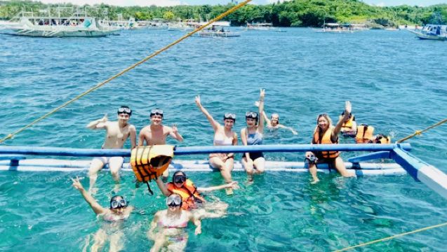 Boracay Island Hopping Day Tour: Snorkeling, Beaches & Seafood BBQ