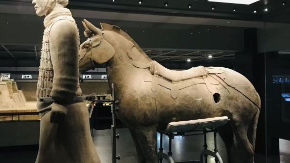 Xi'an 1-day tour: Emperor Qinshihuang's Mausoleum Site Museum + Lishan Garden + Terracotta Figure Making with 5-seat vehicle and Chinese/English/Korean/Japanese guide