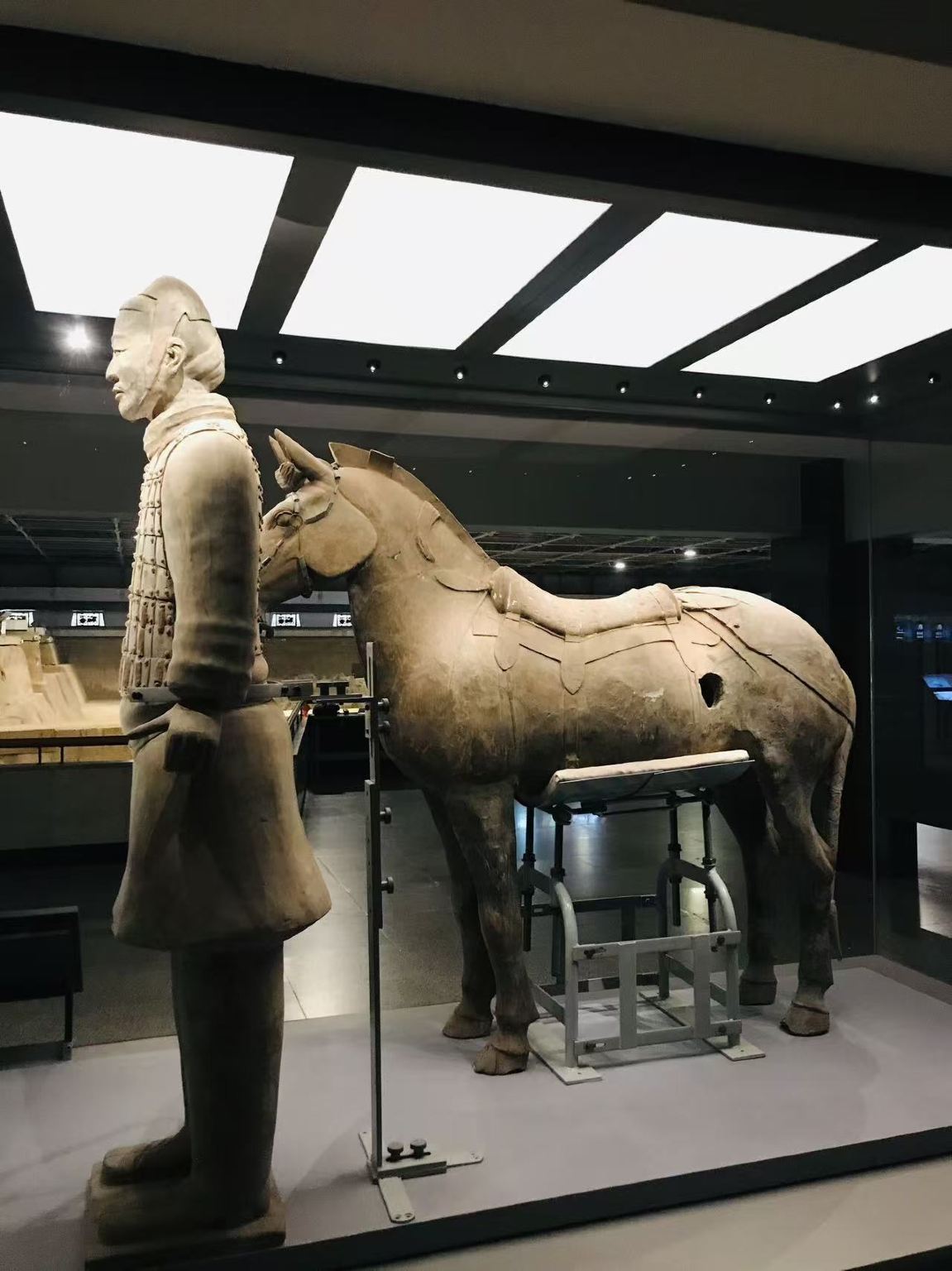 Xi'an 1-day tour: Emperor Qinshihuang's Mausoleum Site Museum + Lishan Garden + Terracotta Figure Making with 5-seat vehicle and Chinese/English/Korean/Japanese guide