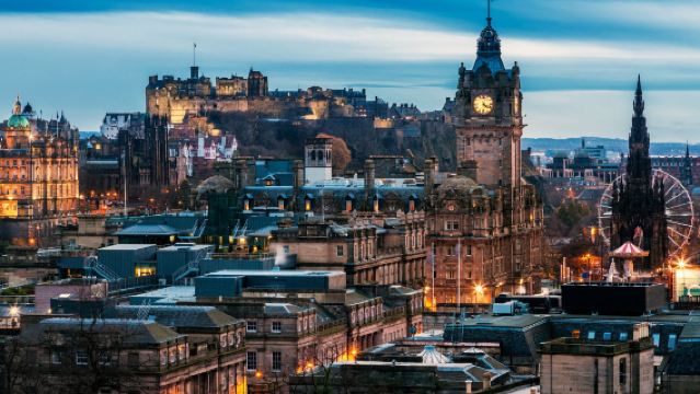 Lawatan sewa peribadi sehari di Edinburgh Old Town, Istana Holyrood dan Bukit Calton dengan pemandu berbahasa Cina