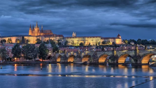布拉格中文地陪一日遊（中文專車接駁）