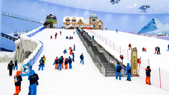 Guangzhou Sunac Flower Town Hotel - Yuexue: 1 Night Stay + Double Buffet Breakfast + Unlimited Intermediate/Advanced Slope Skiing for Two