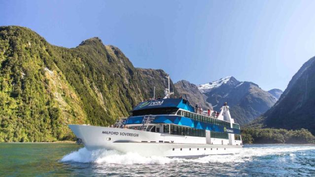 Queenstown Milford Sound 1-Day Tour [Deluxe Panoramic Bus + Cruise]