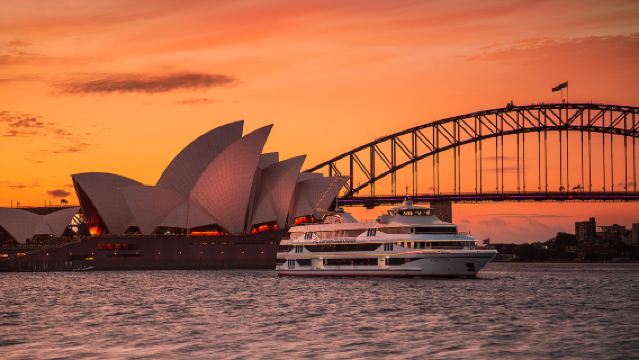 Bootsfahrt mit 3-Gänge-Abendessen im Hafen von Sydney, Australien [Fensterplatz optional]
