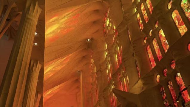 สเปน - บาร์เซโลนา ล่ามงานแสดงสินค้าภาษาจีน/อังกฤษ/สเปน | ผู้ช่วยเดินทาง | ล่ามธุรกิจ