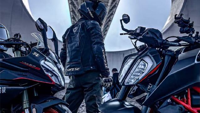 Chongqing Changjia Hui Danzishi Oude Straat Fotoshoot[Chongqing Motorfiets Reis Fotoshoot "MotoVlog·8D Magische Achtervolging | Druk het Bergstad op Film"]