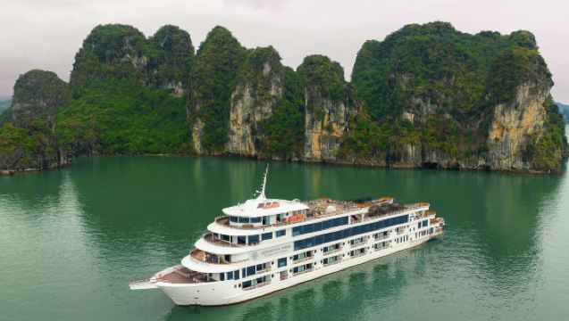 Full-day Halong Shore Excursion: Wonders with Ambassador Cruise & Hidden Showpiece