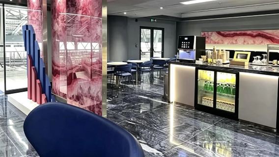 Loungbiljett för VIP-lounge på Thessalonikis internationella flygplats | VIP-lounge på SKG-flygplatsen | väntan/byte/självbetjäningsmåltid | bekväm resa