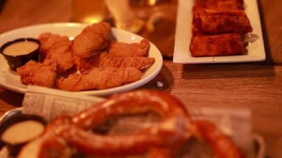 Boston: Historic Pubs Walking & Ferry, Food & Drink Tour