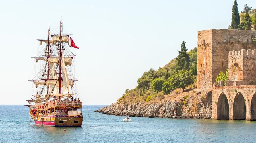 Alanya Pirate Boat Tour with BBQ Lunch, Unlimited Soft Beverage, Animation & More