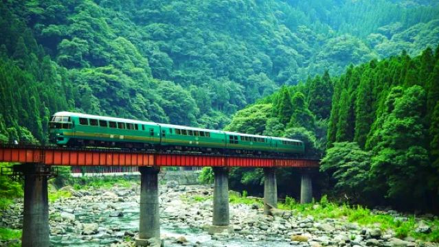 รถไฟชมป่าโออิตะยูฟุ, กระเช้าลอยฟ้า, ศาลเจ้าดาไซฟุเท็นมังกุ และ ทัวร์ 1 วัน กลับ