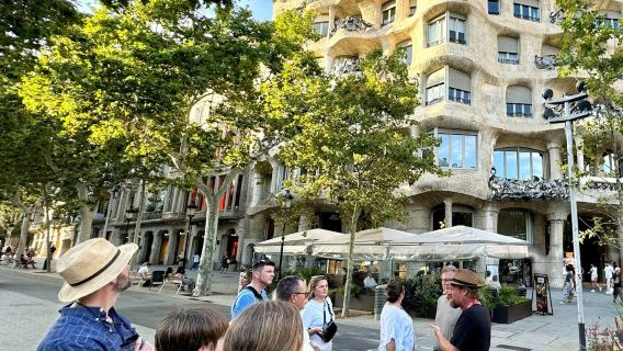 มหาวิหารซากราดาฟามิเลียและเปเดรรา (คาซา มิลา): ทัวร์กลุ่มเล็ก + คาวา