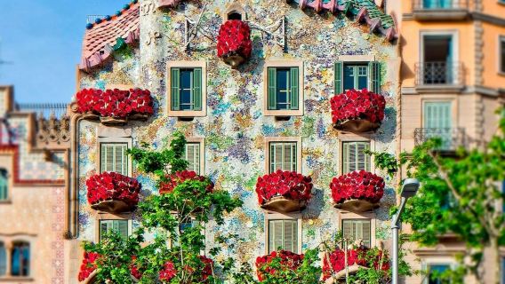 Barcelona & Gaudís Kunstwerke: Bustour ab Lloret