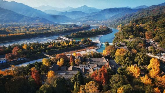Chengdu-Dujiangyan + Qingcheng-berg Eendaagse privétour met gecharterde auto