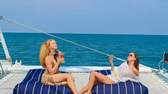 5 hours of diving experience at Gran Island in Pattaya, Thailand [Luxury yacht Sailing long-tail boat retro boat charter to go to Gran Island for snorkeling and sea fishing parent-child travel]